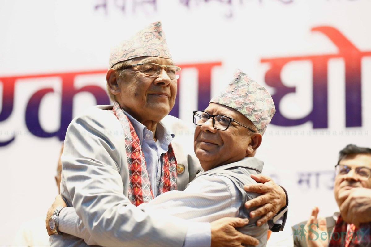 Bamdev-Madhav-Jhalanath-Embrace-04.jpg