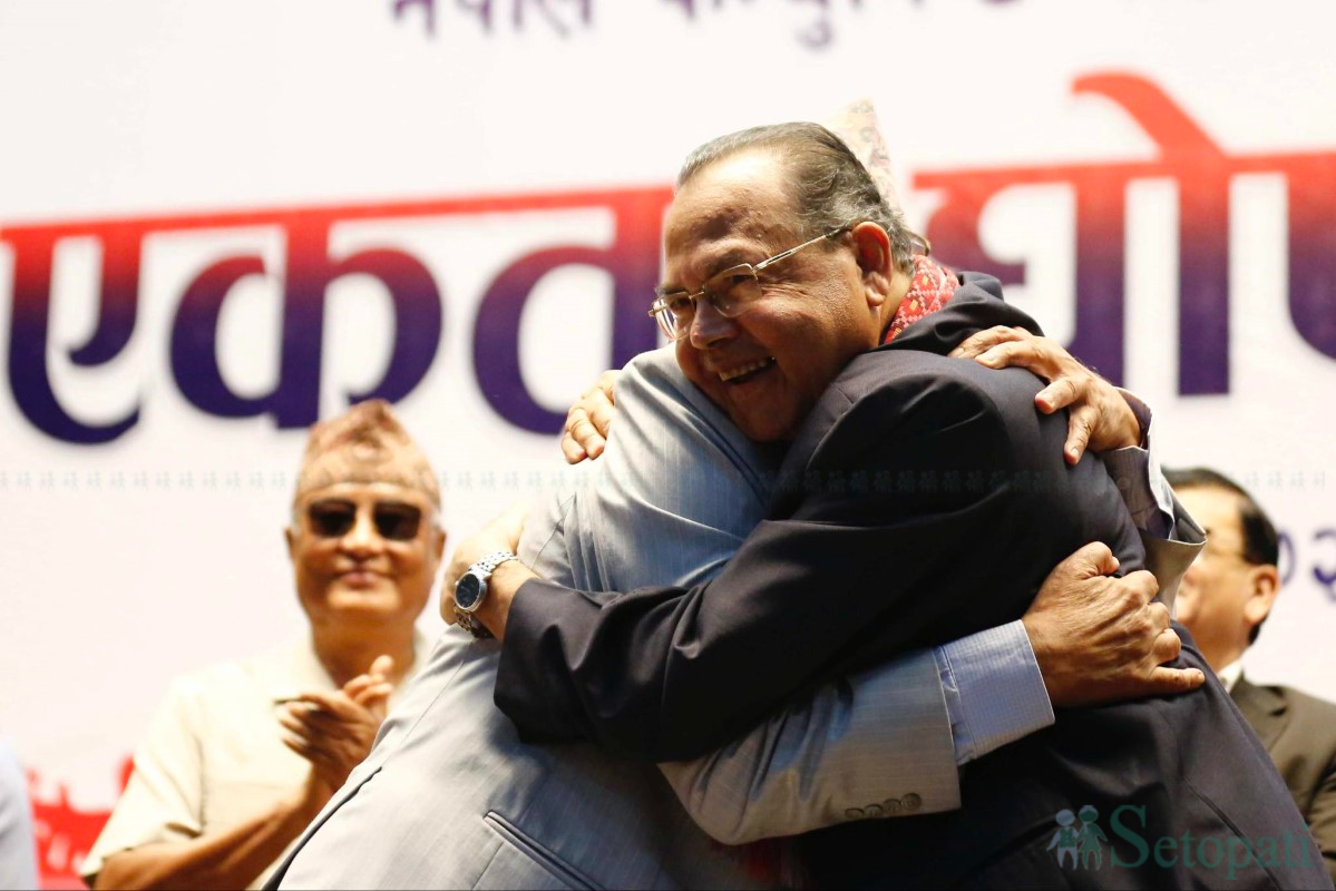Bamdev-Madhav-Jhalanath-Embrace-07.jpg