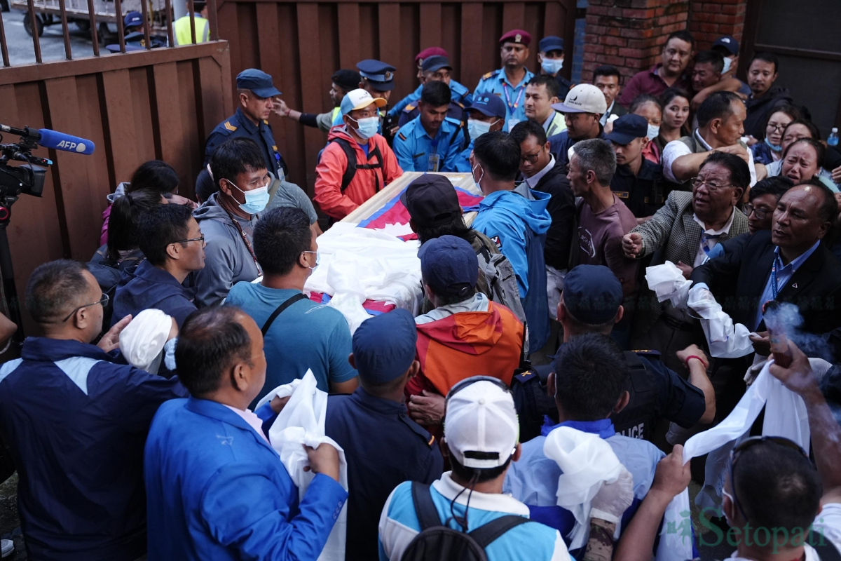 Broad-Peak-Climbers-Bodies-05.jpg