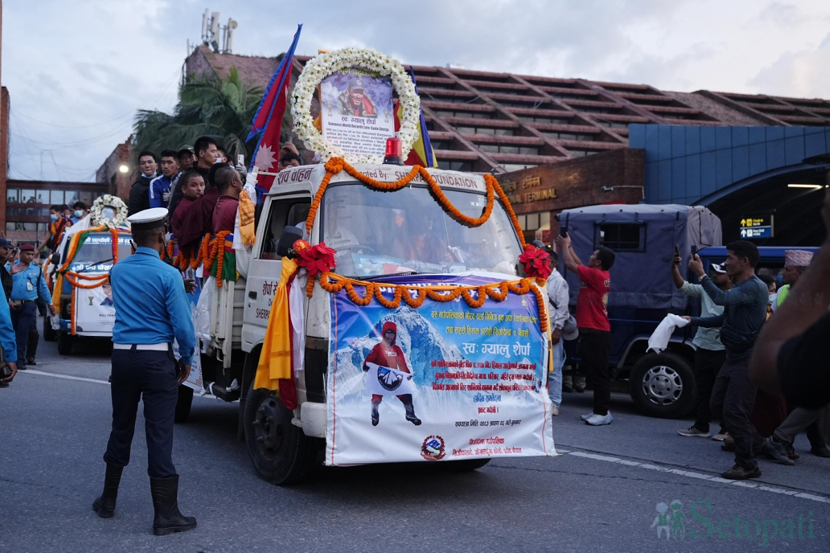 Broad-Peak-Climbers-Bodies-09.jpg