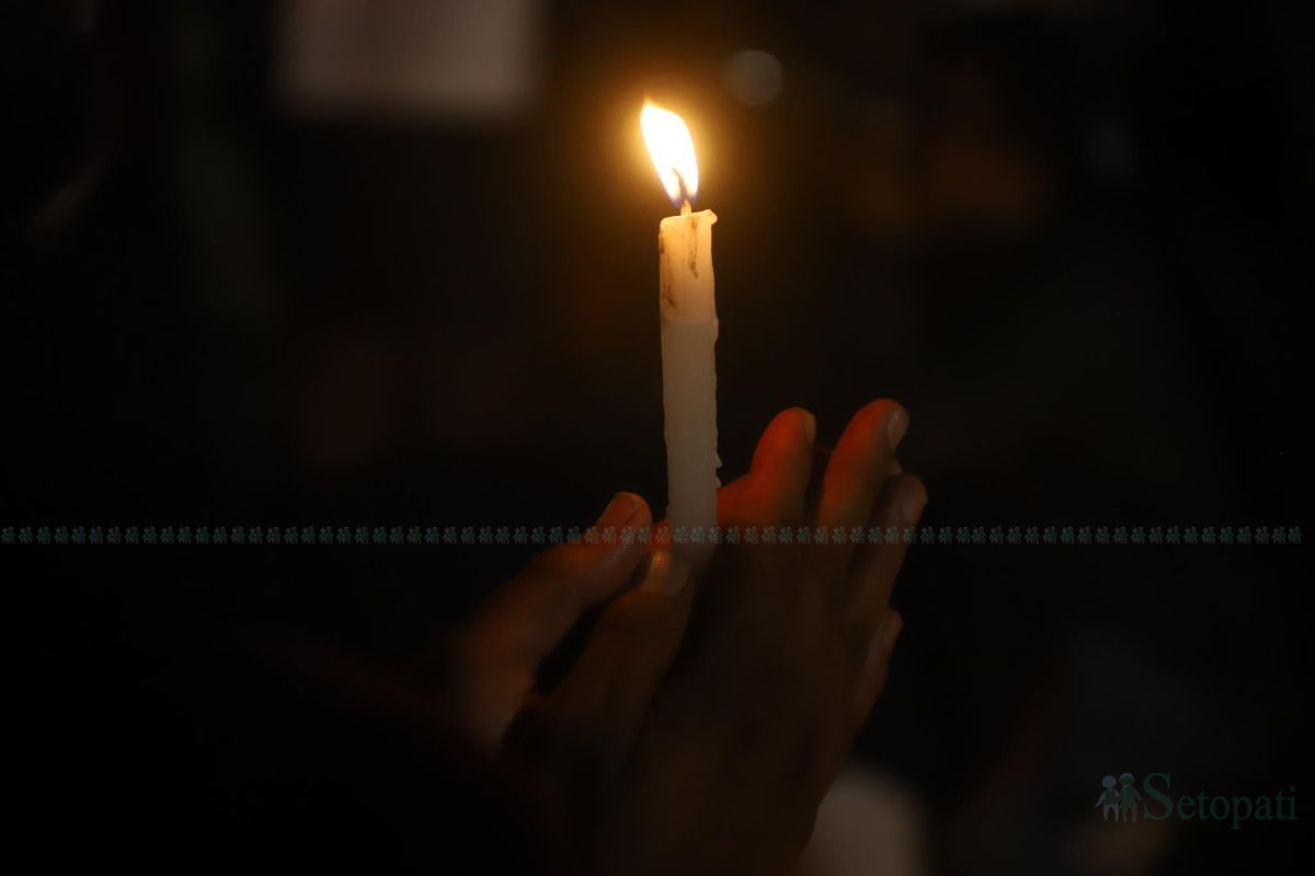 Candlelight-Vigil-Students-10.jpg