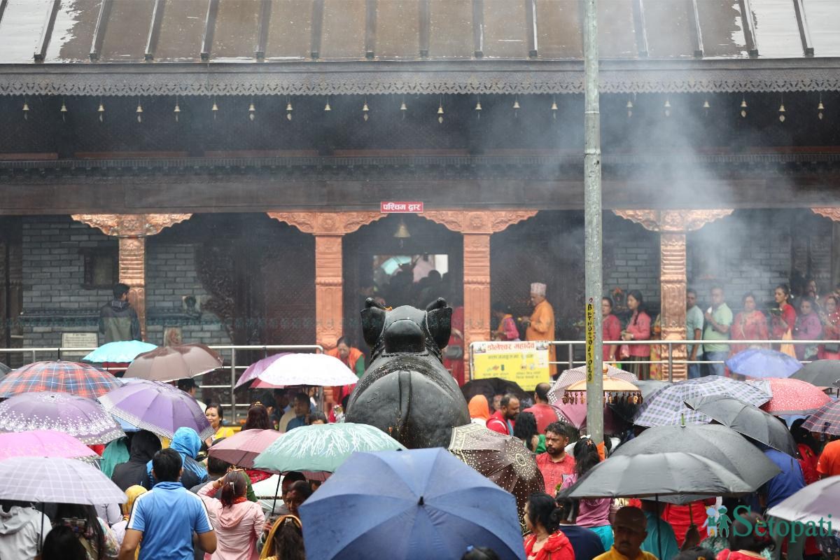 Doleshwar-Devotees-03.jpeg