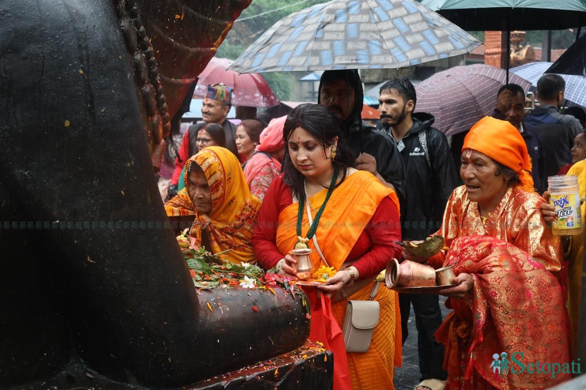 Doleshwar-Devotees-05.jpeg