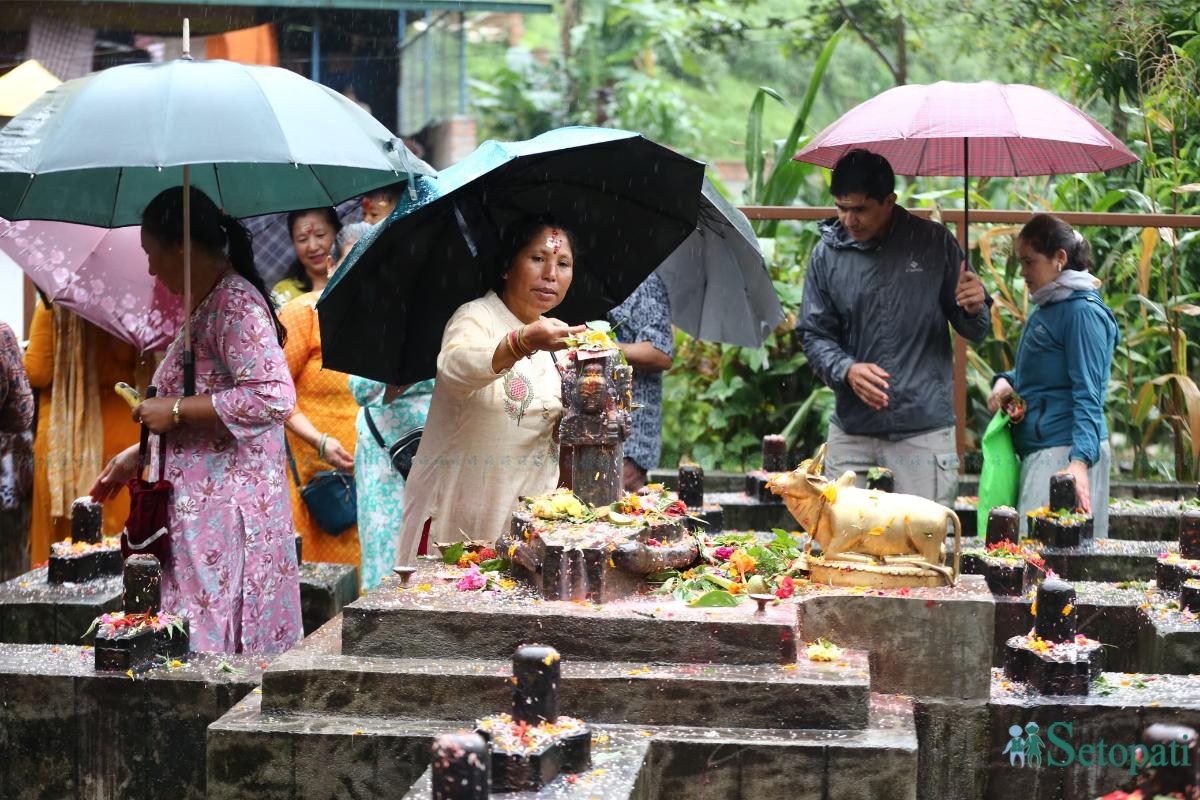 Doleshwar-Devotees-06.jpeg