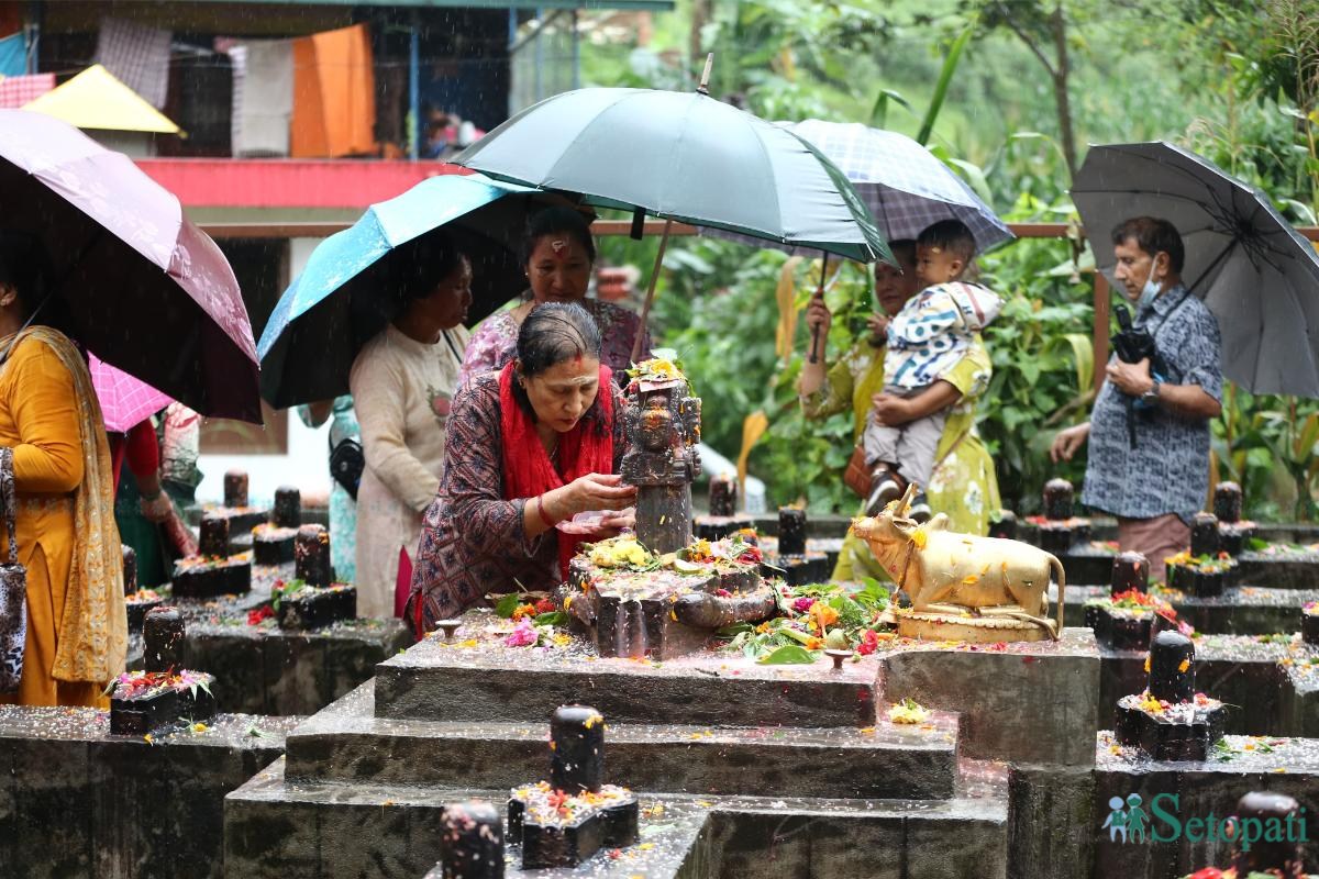 Doleshwar-Devotees-07.jpeg