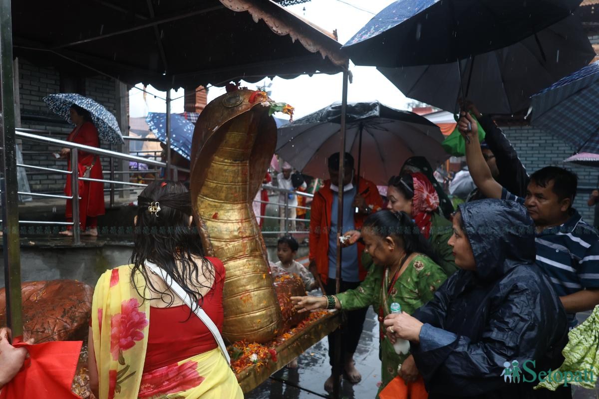 Doleshwar-Devotees-08.jpeg