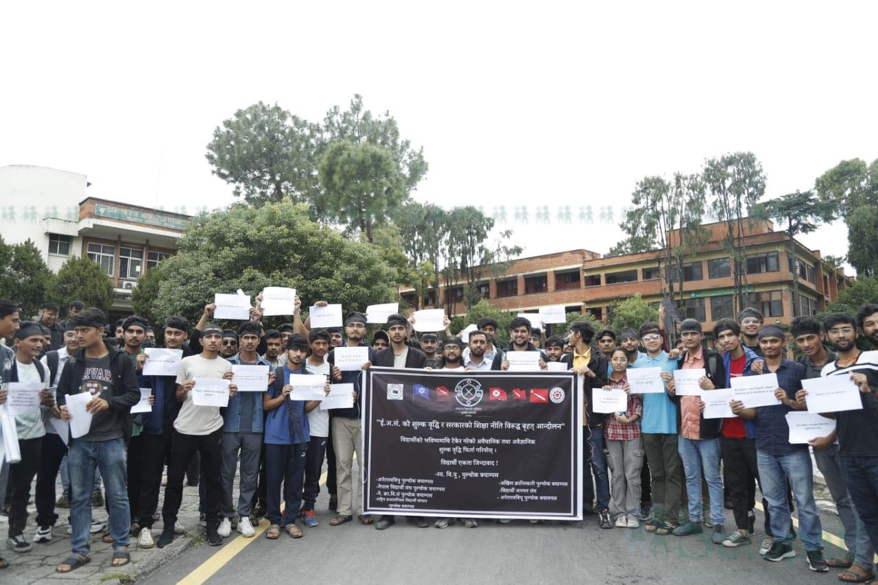 Engineering-Fee-Hike-Protest-06.jpg