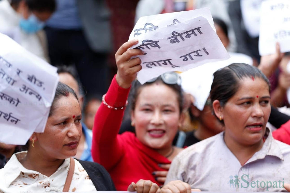 Farmers-Protest-Tomato-Price-03.jpg