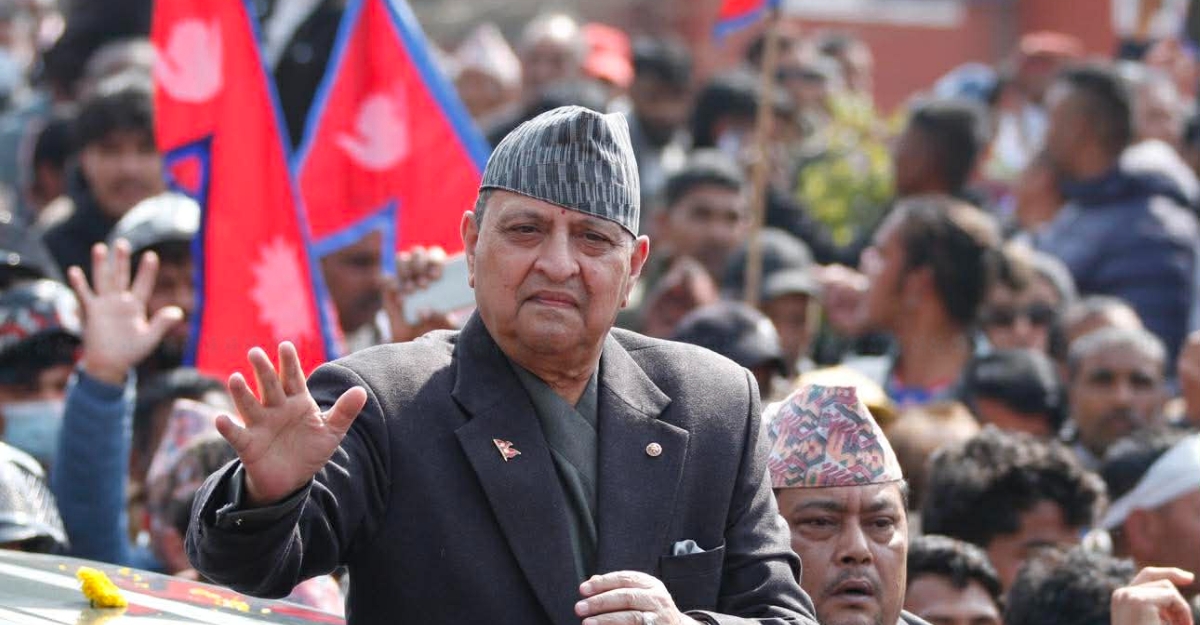 Gyanendra-Arrival-Kathmandu-13.jpg