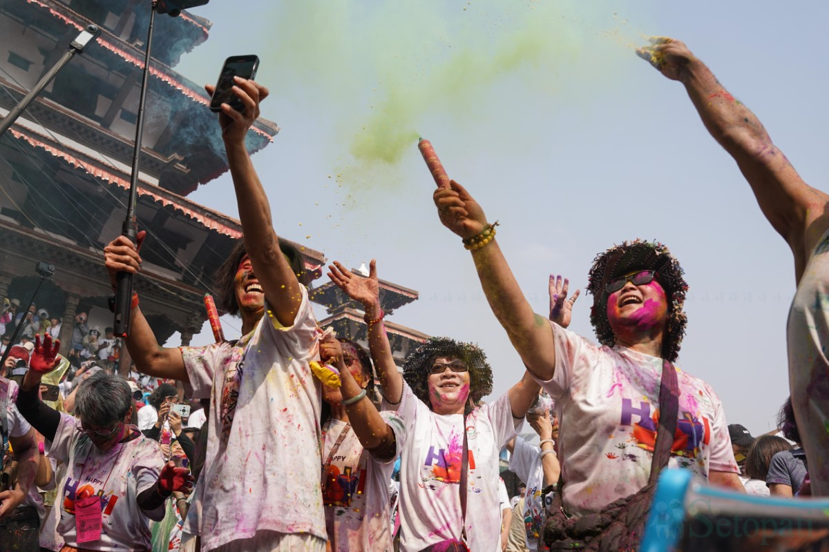 Holi-Foreigners-02.jpg