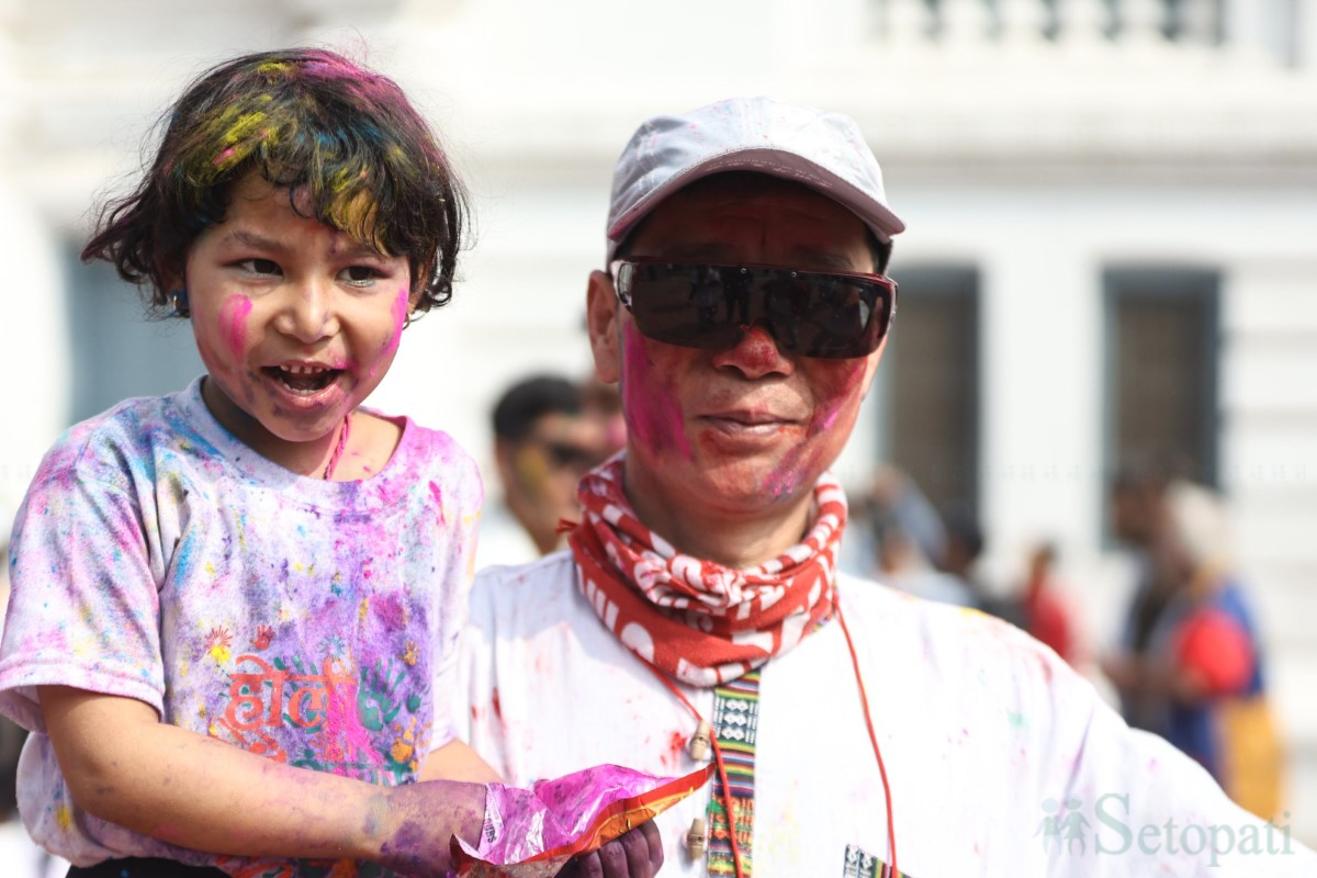 Holi-Foreigners-10.jpg