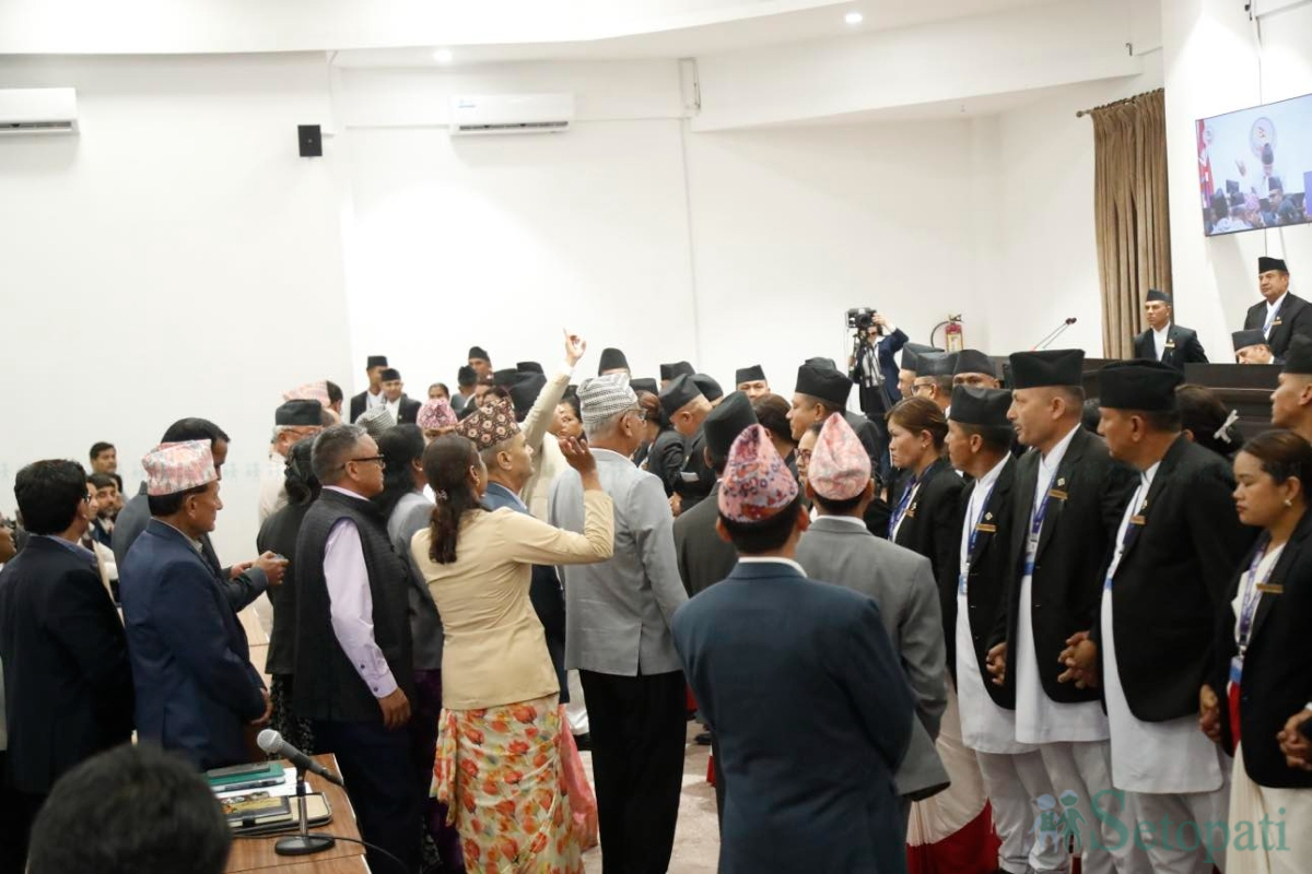 House-Meeting-04.jpg