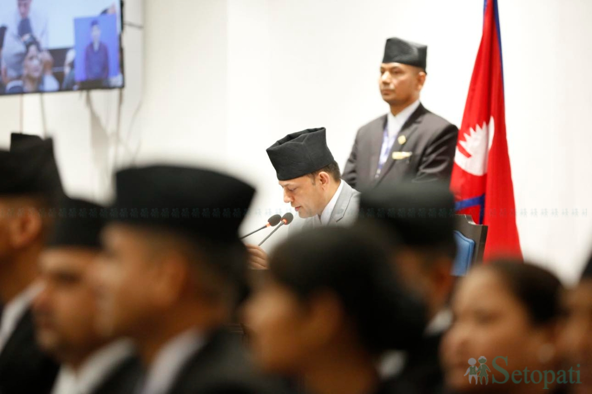 House-Meeting-05.jpg