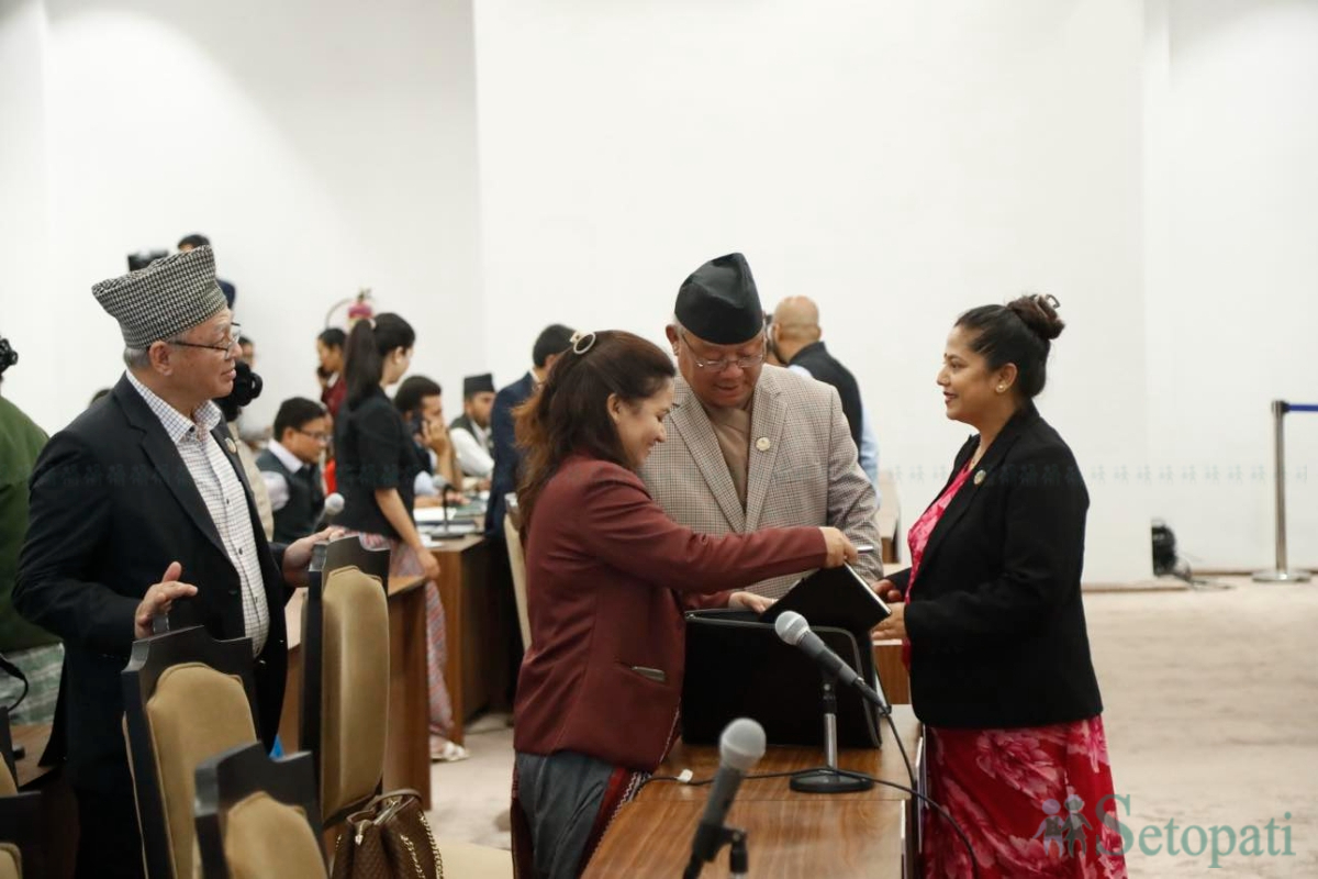 House-Meeting-09.jpg