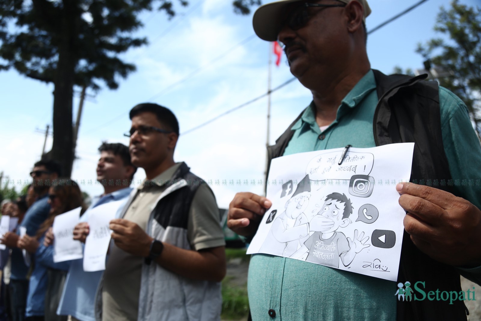 Journos-Protest-Social-Media-Ban-04.jpeg
