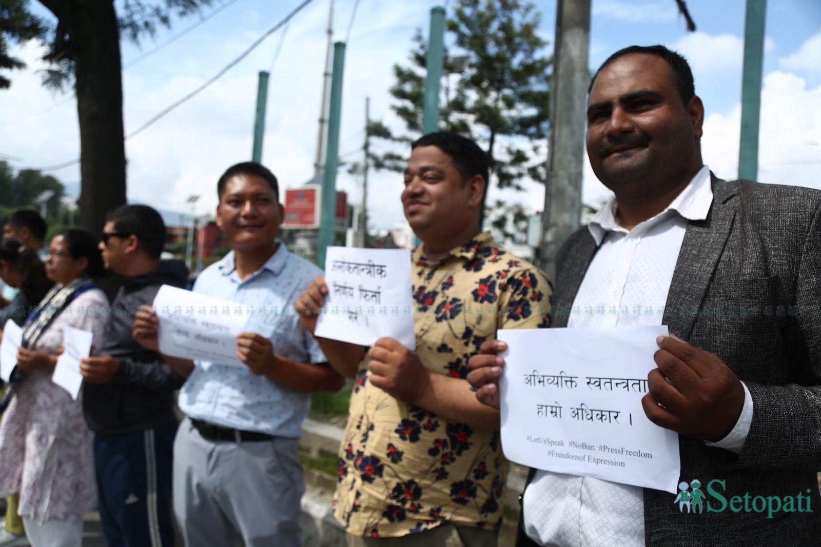 Journos-Protest-Social-Media-Ban-05.jpeg
