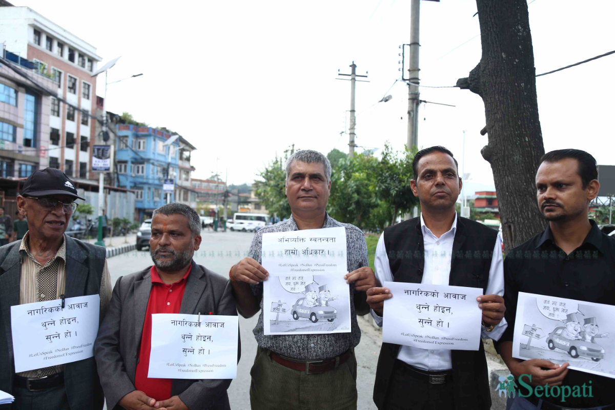 Journos-Protest-Social-Media-Ban-11.jpg