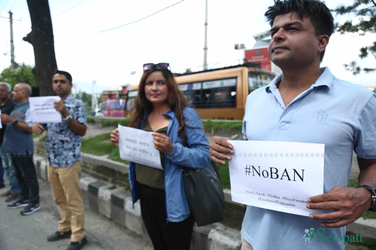 Journos-Protest-Social-Media-Ban-13.jpg