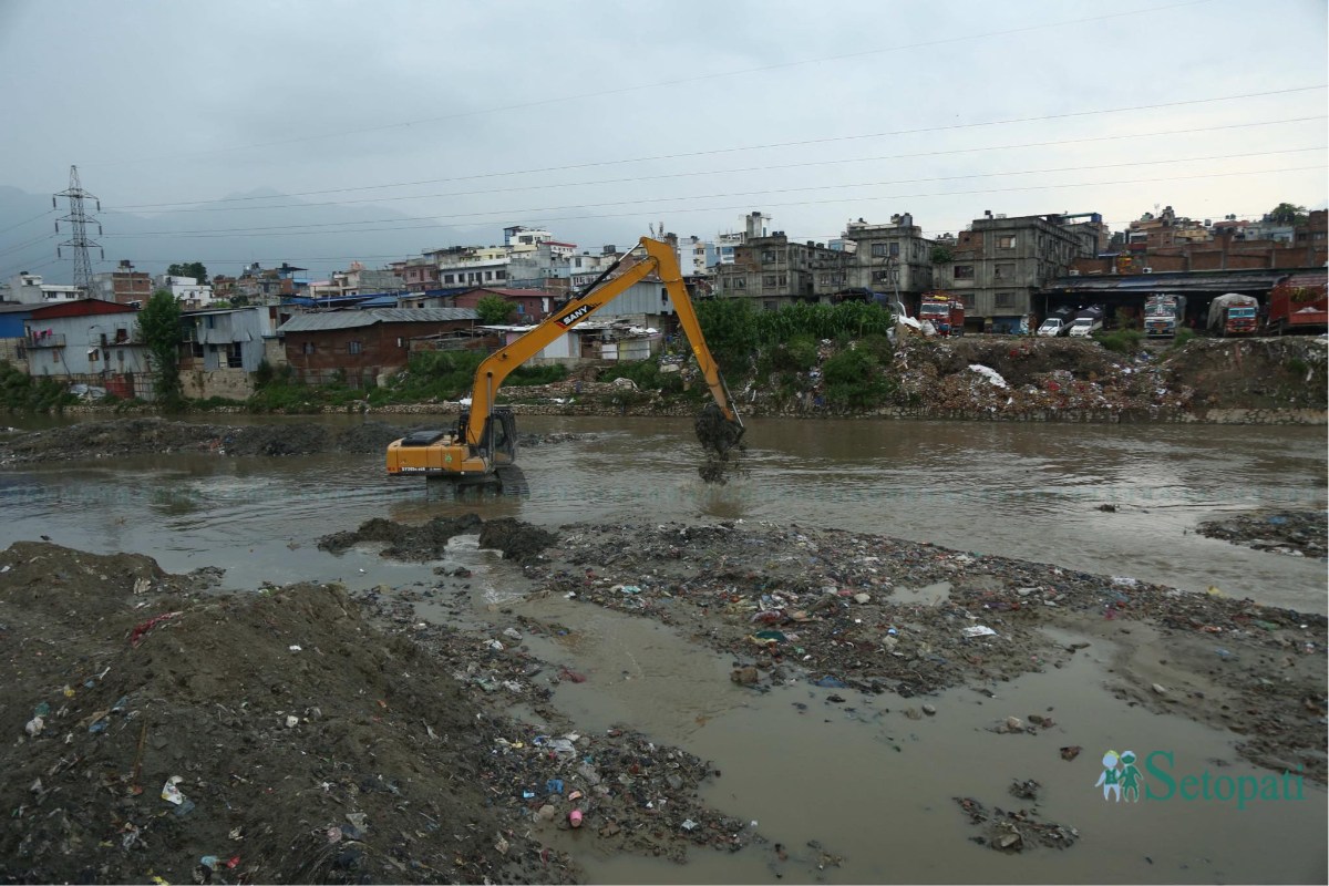 KMC-Bagmati-Dredging-04.jpeg