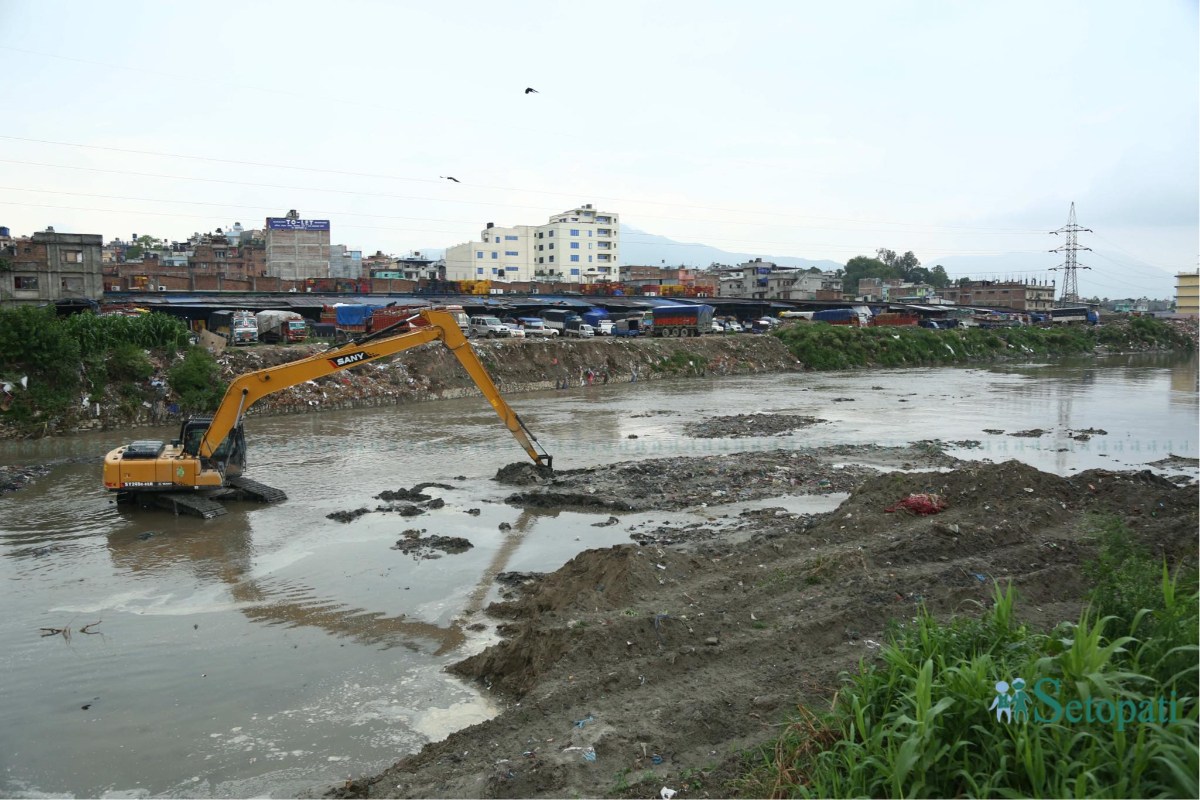 KMC-Bagmati-Dredging-08.jpeg
