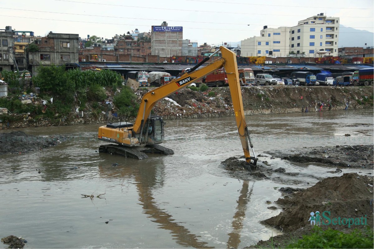 KMC-Bagmati-Dredging-11.jpeg