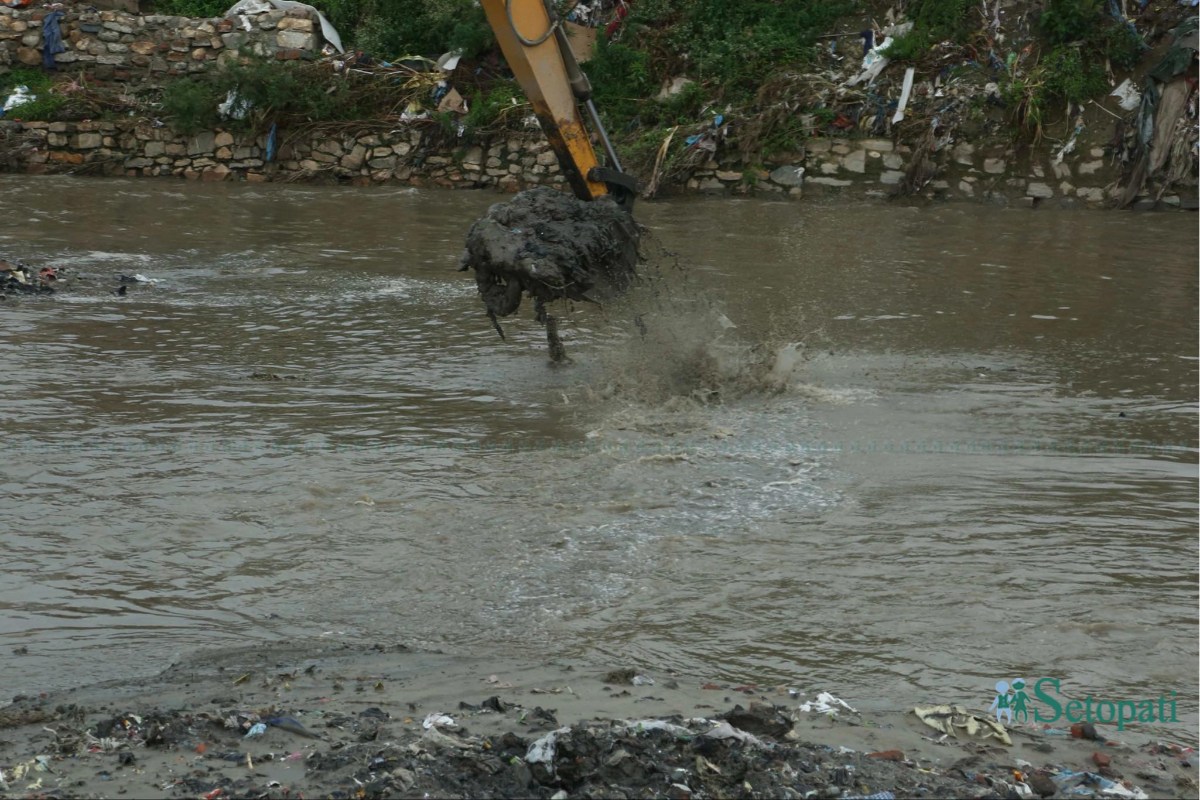 KMC-Bagmati-Dredging-12.jpeg