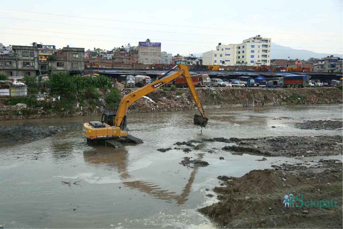 KMC-Bagmati-Dredging-14.jpeg