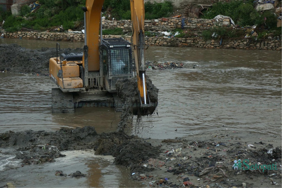 KMC-Bagmati-Dredging-24.jpeg