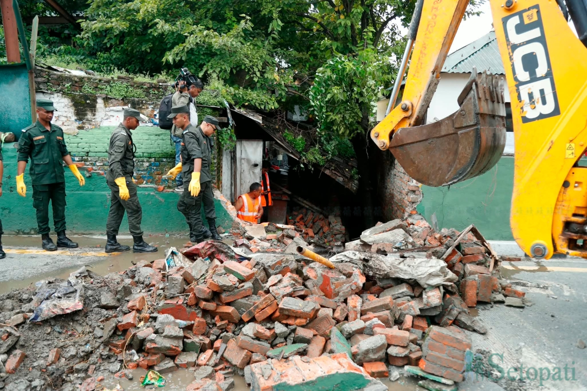 Maitighar-Drain-Cleaning-04.jpg
