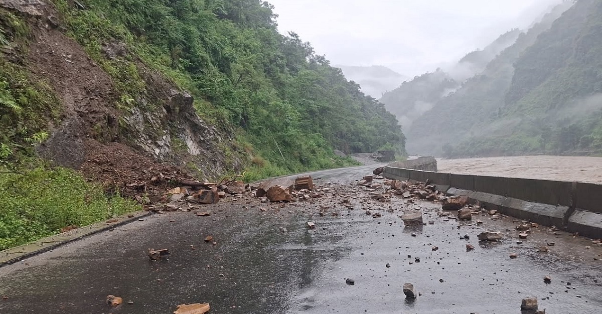 Mugling-Malekhu-Road-Landslides-08.jpg