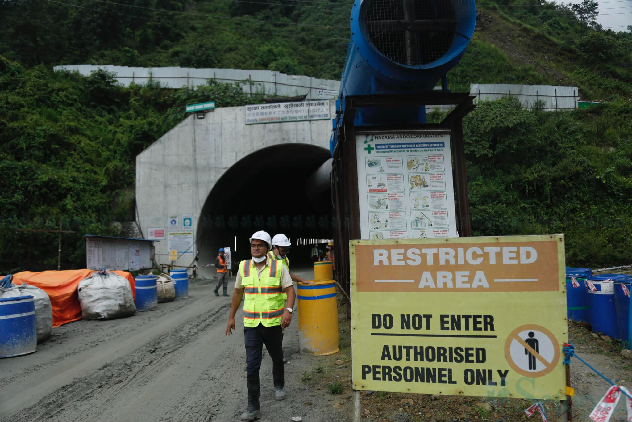 Nagdhuga-Sisnekhola-Evacuation-Tunnel-Breakthrough-05.jpg