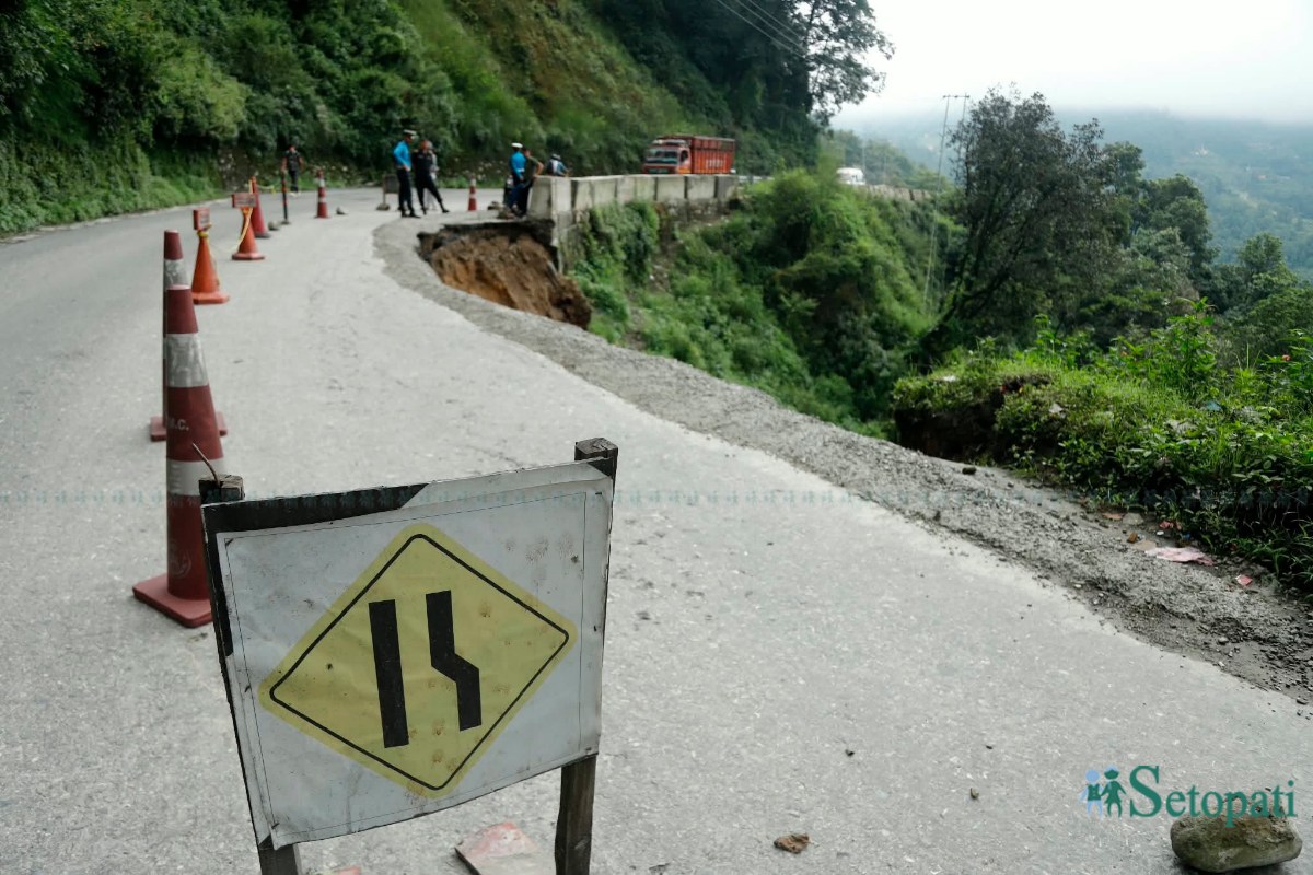 Nagdhunga-Road-Collapse-04.jpeg