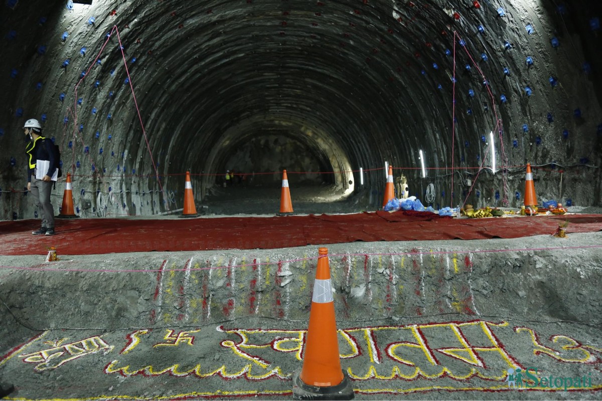 Nagdhunga-Tunnel-Breakthrough-17.jpeg