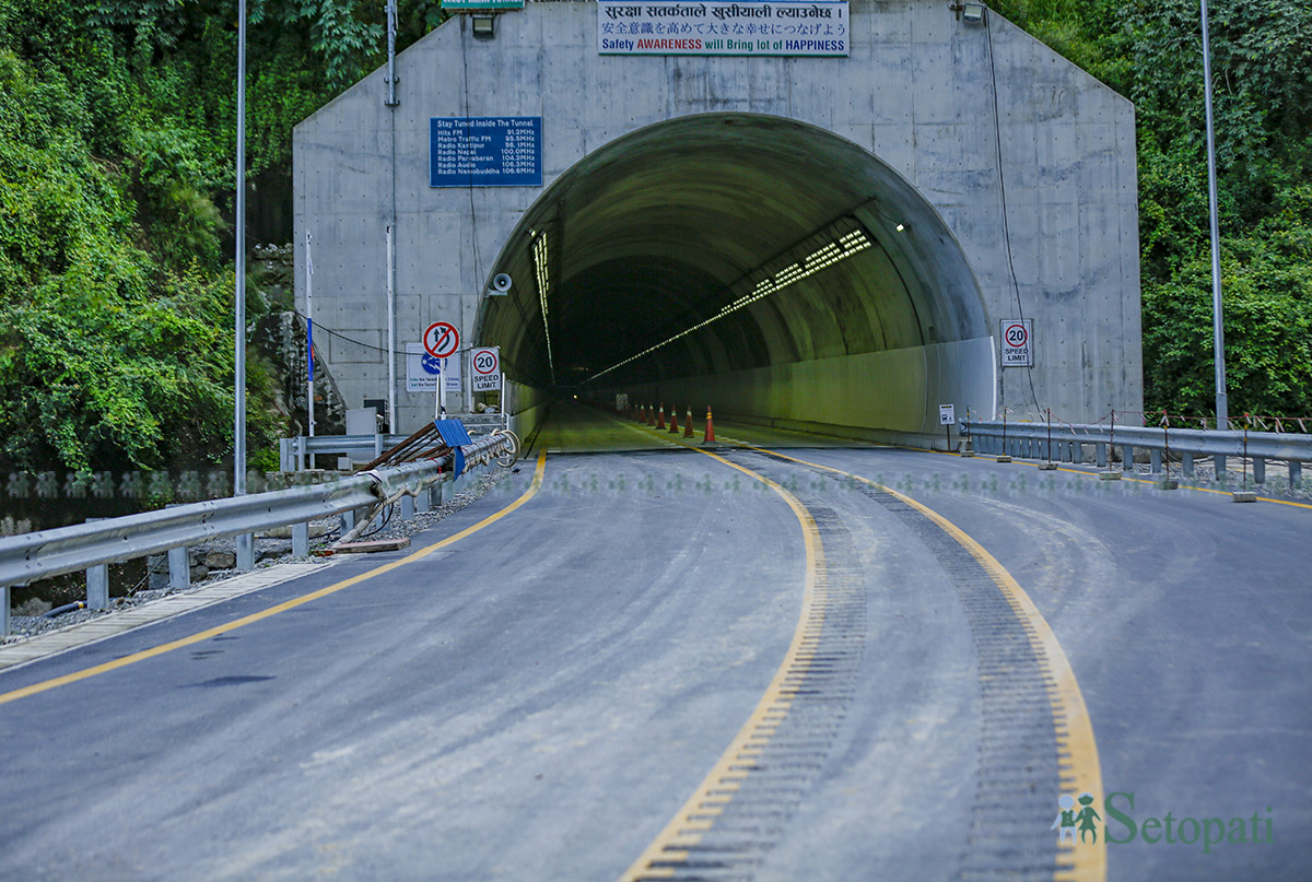 Nagdhunga-Tunnel-02.jpg