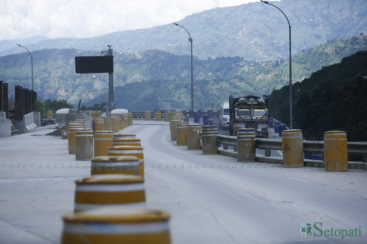 Nagdhunga-Tunnel-03.jpg