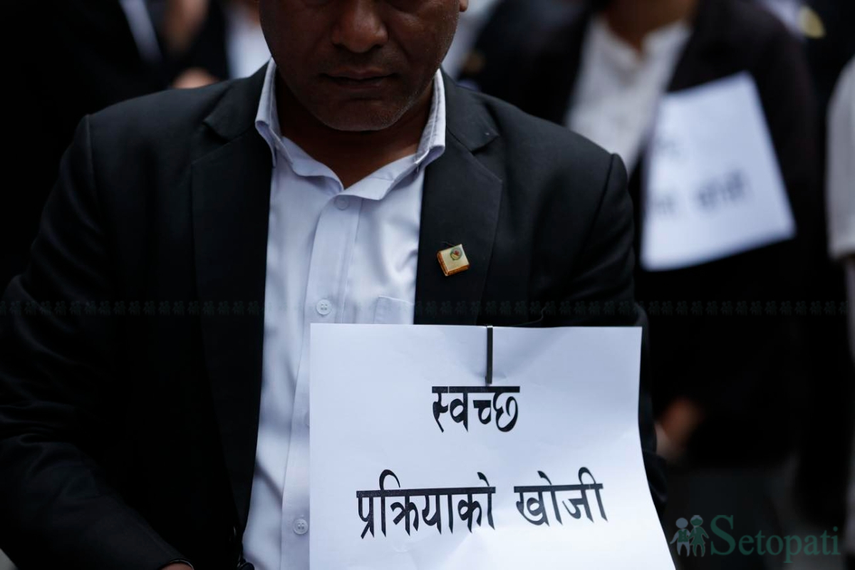 Nepal-Bar-Association-Lantern-Protest-01.jpg
