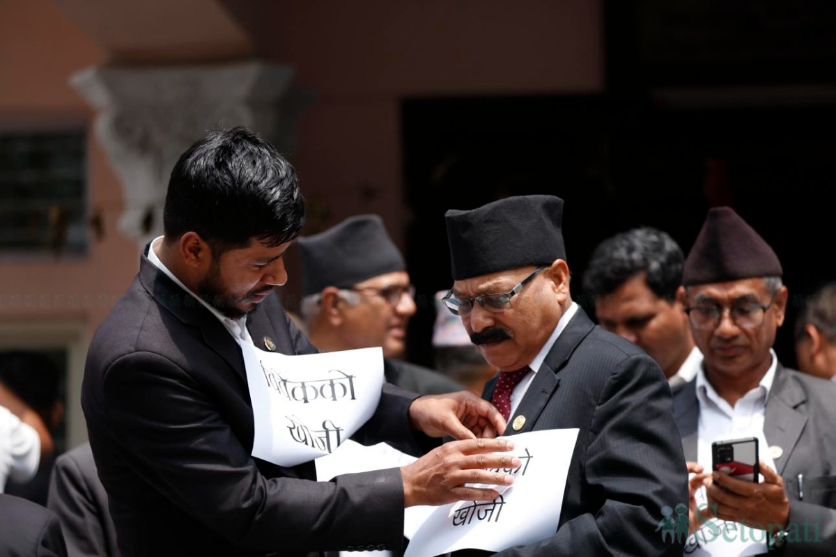 Nepal-Bar-Association-Lantern-Protest-02.jpg