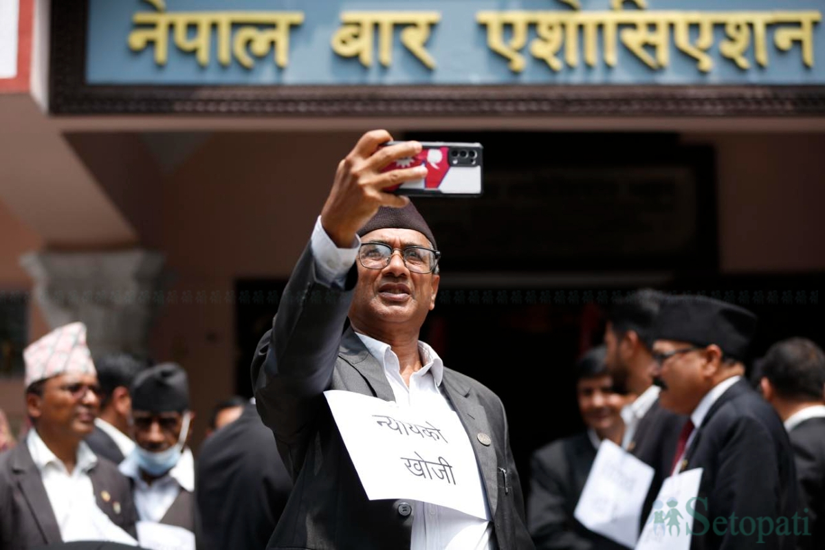 Nepal-Bar-Association-Lantern-Protest-08.jpg