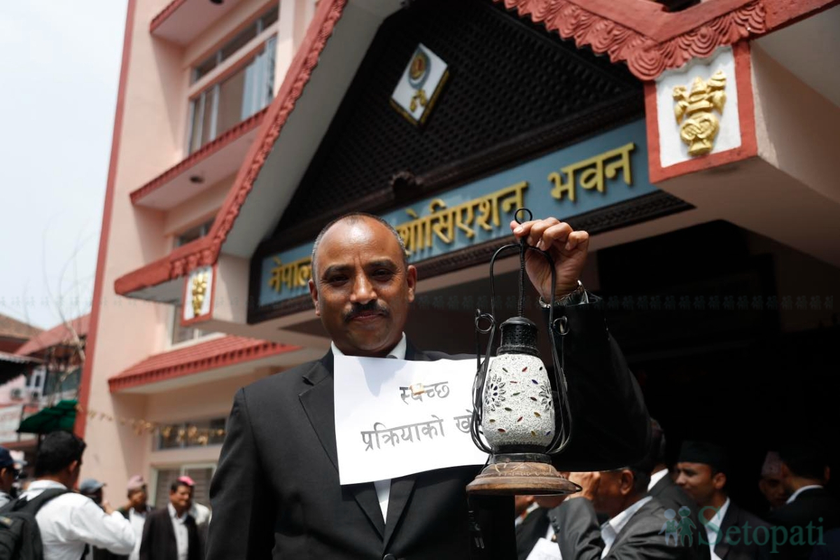 Nepal-Bar-Association-Lantern-Protest-09.jpg