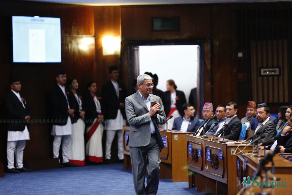 Opposition-Protest-Parliament-02.jpeg