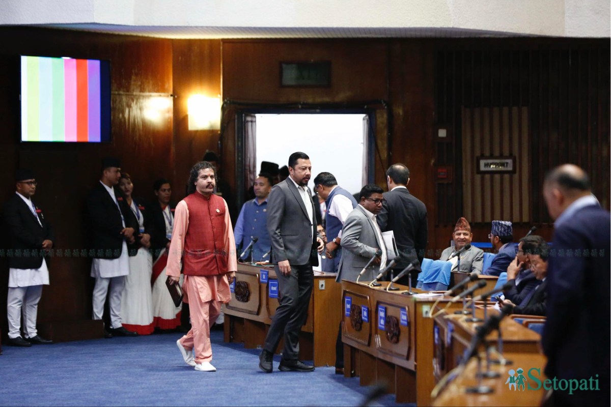 Opposition-Protest-Parliament-13.jpeg