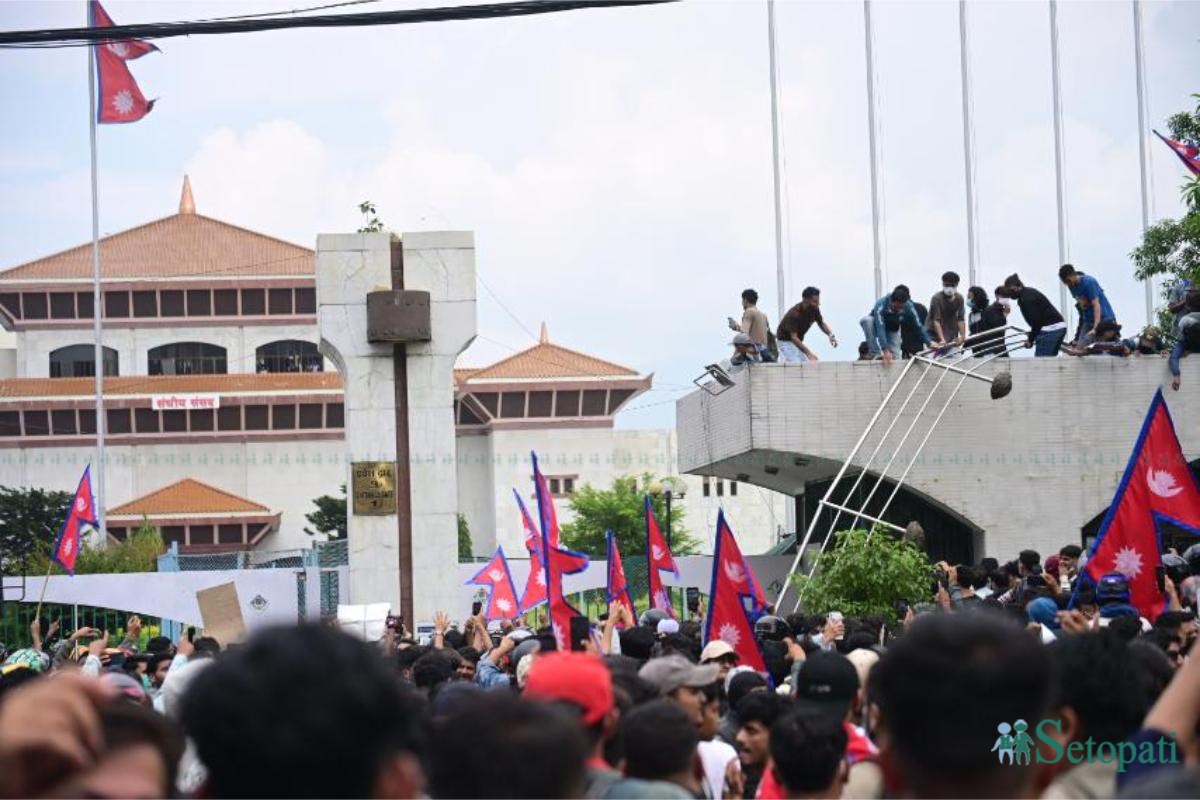 Parliament-Vandalism-Arson-09.jpeg