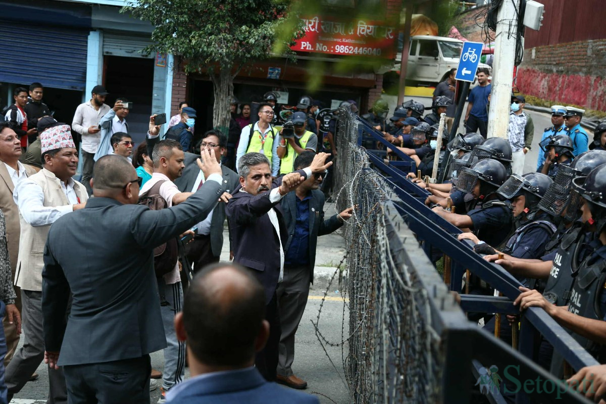 Private-Schools-Protest-Baneshwar-08.jpg