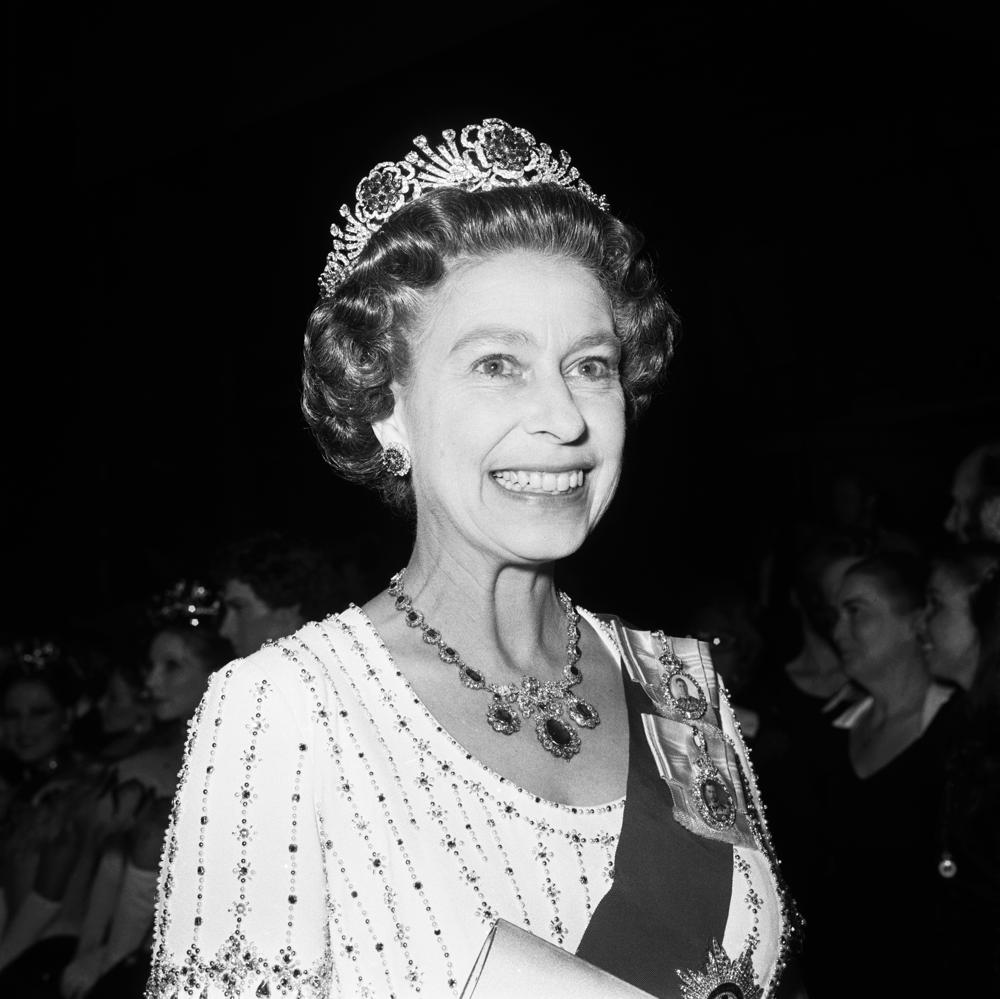 Queen-Elizabeth-Silver-Jubilee.jpeg