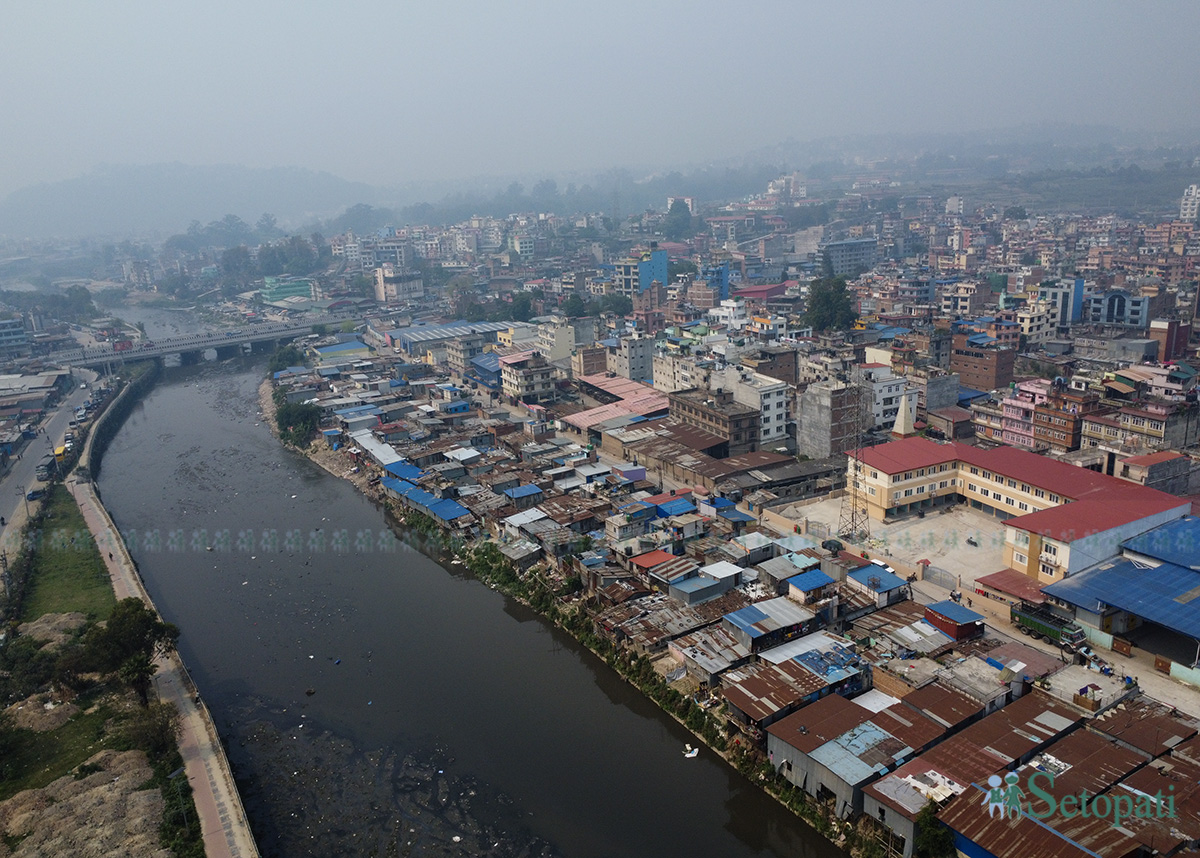 Squatter settlement on the Bagmati riverbank in Kathmandu. (Photos: Nabin Babu Gurung/Setopati)