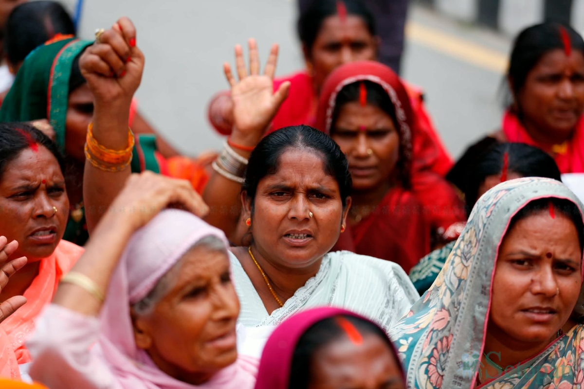 Susta-Residents-Protest-05.jpg