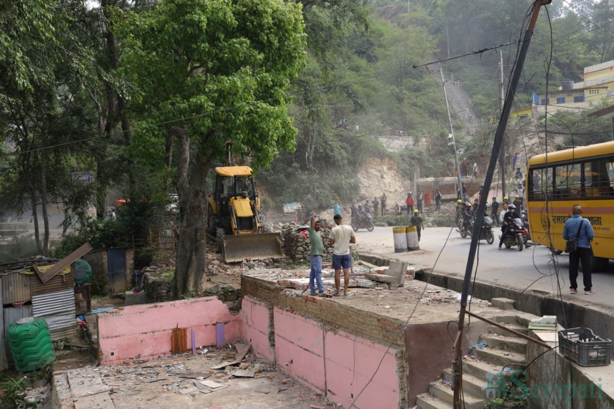 Tarakeshwar-Municipality-Demolition-01.jpg