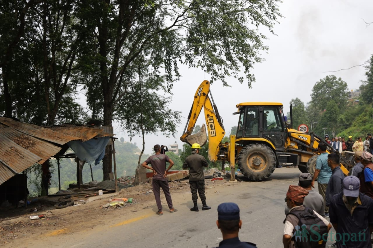 Tarakeshwar-Municipality-Demolition-02.jpg
