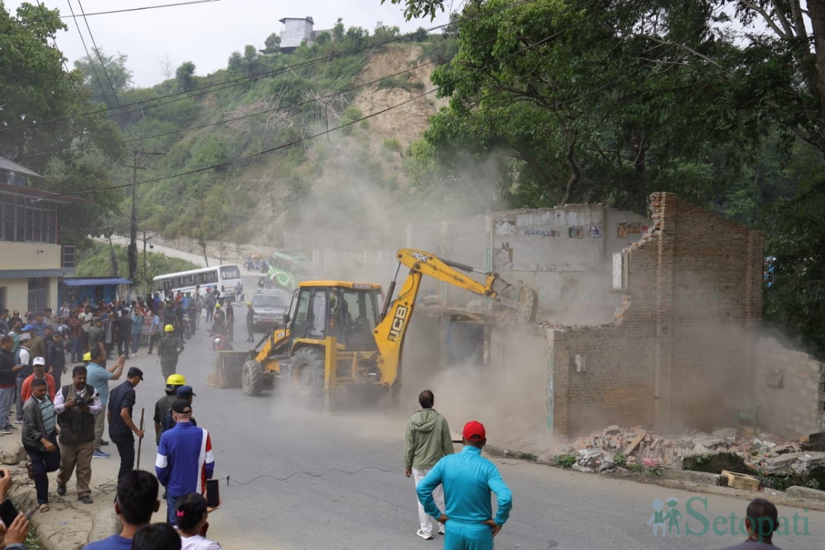 Tarakeshwar-Municipality-Demolition-03.jpg