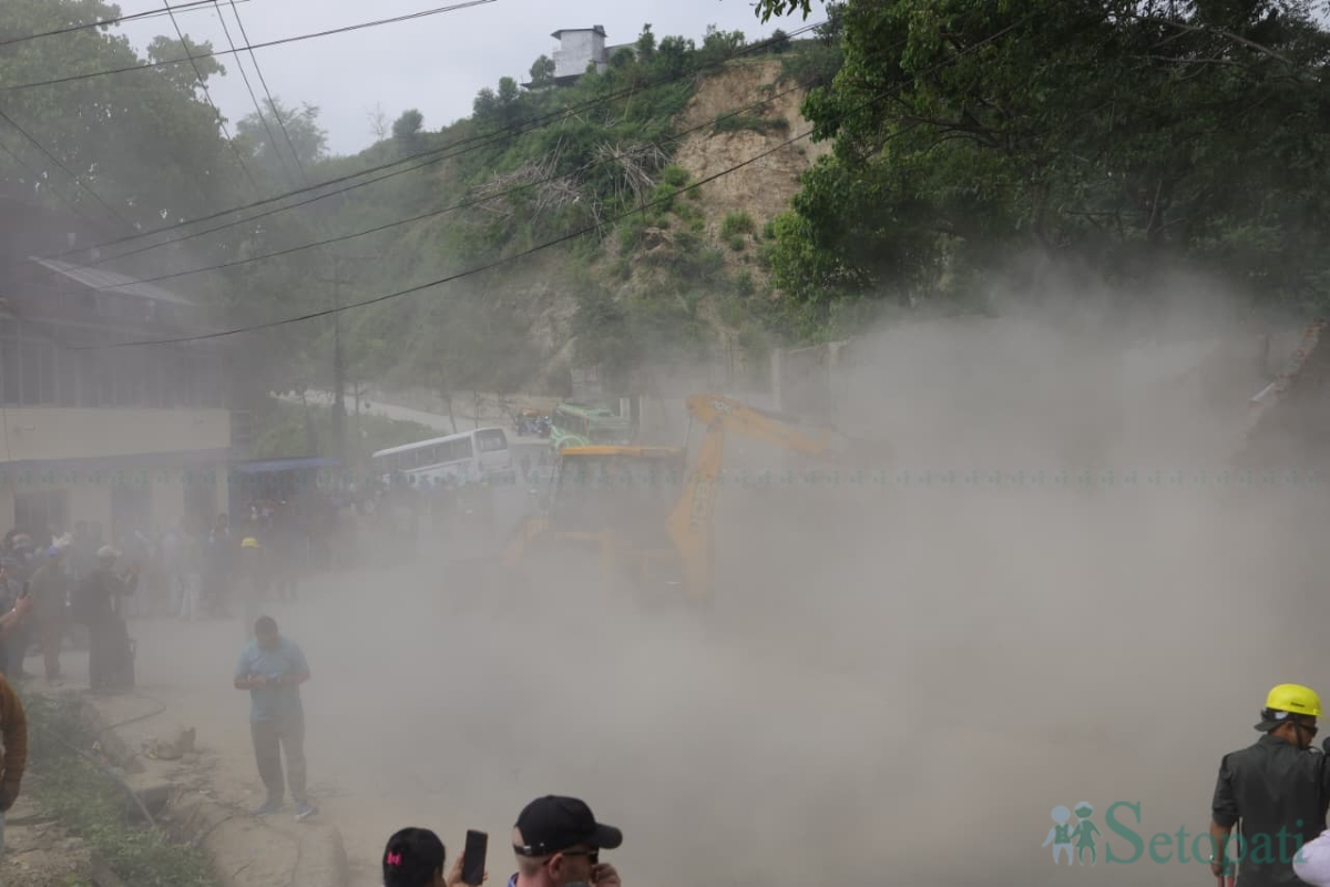 Tarakeshwar-Municipality-Demolition-04.jpg